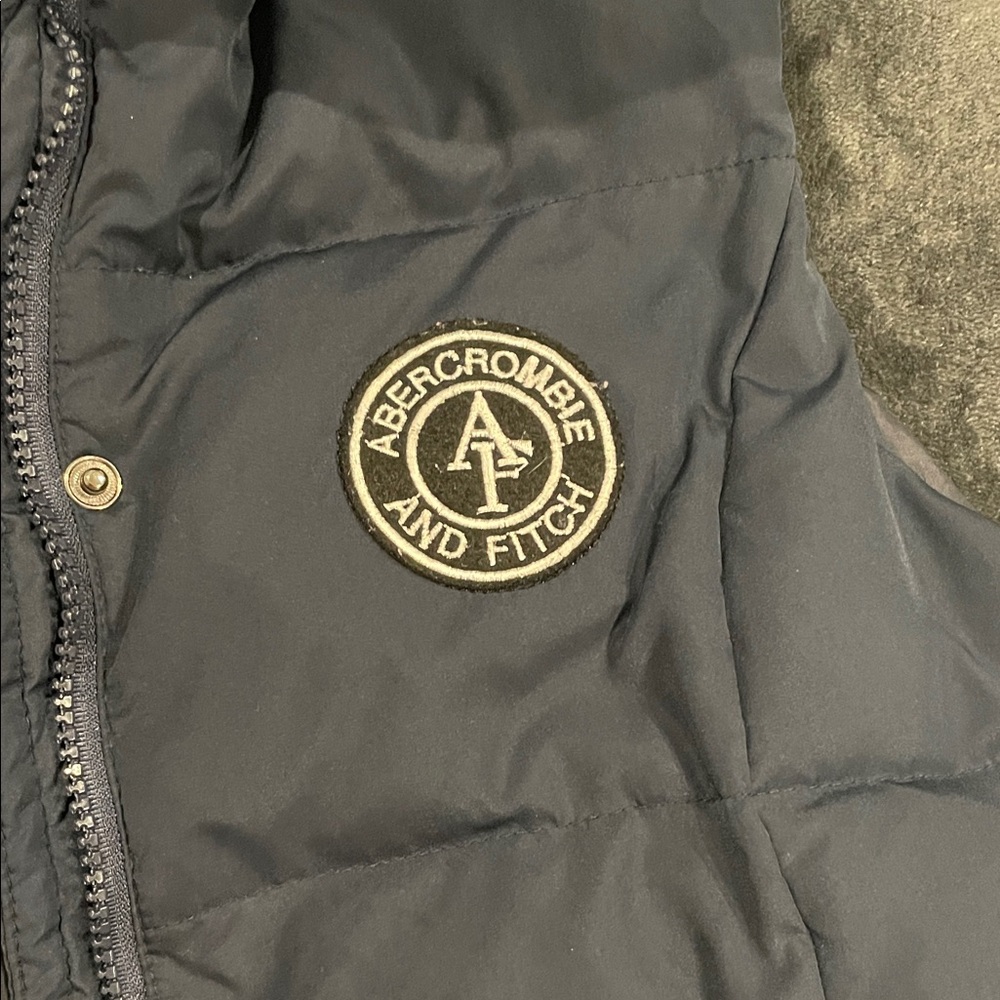 Abercrombie & Fitch Women's Navy Blue Puffer Vest - Picture 3 of 4